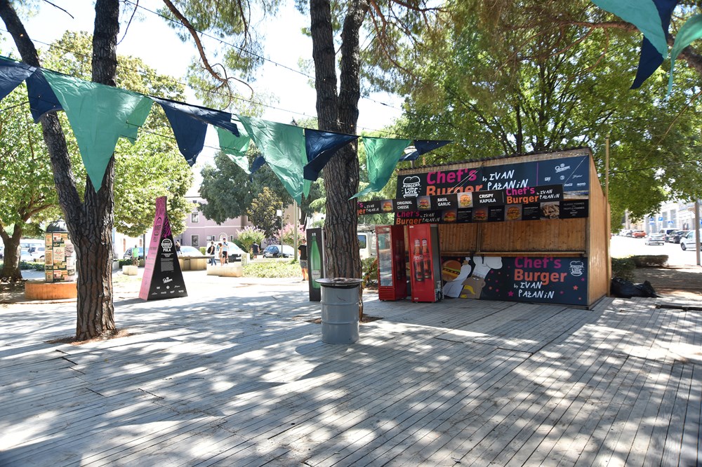 Završne pripreme za Burger Festival u Titovom parku (snimio Duško MARUŠIĆ ČIČI)